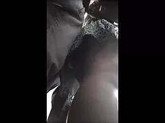 عند فلم سكسي اجنبي دخول الجناح ، سقطت الشقراء على ركبتيها
